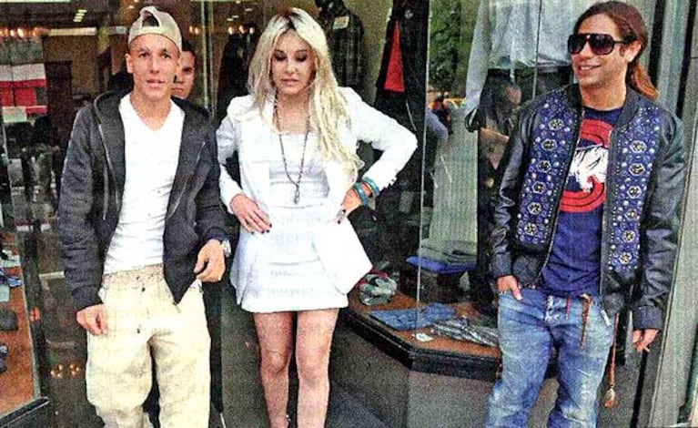 Alexander y Charlotte Caniggia, de "compras" con DJ Piloto. (Foto: MUY)