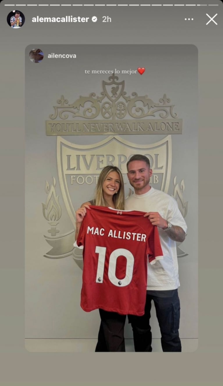 Alexis Mac Allister firmó con Liverpool y se mostró con Ailén Cova ante todo el mundo