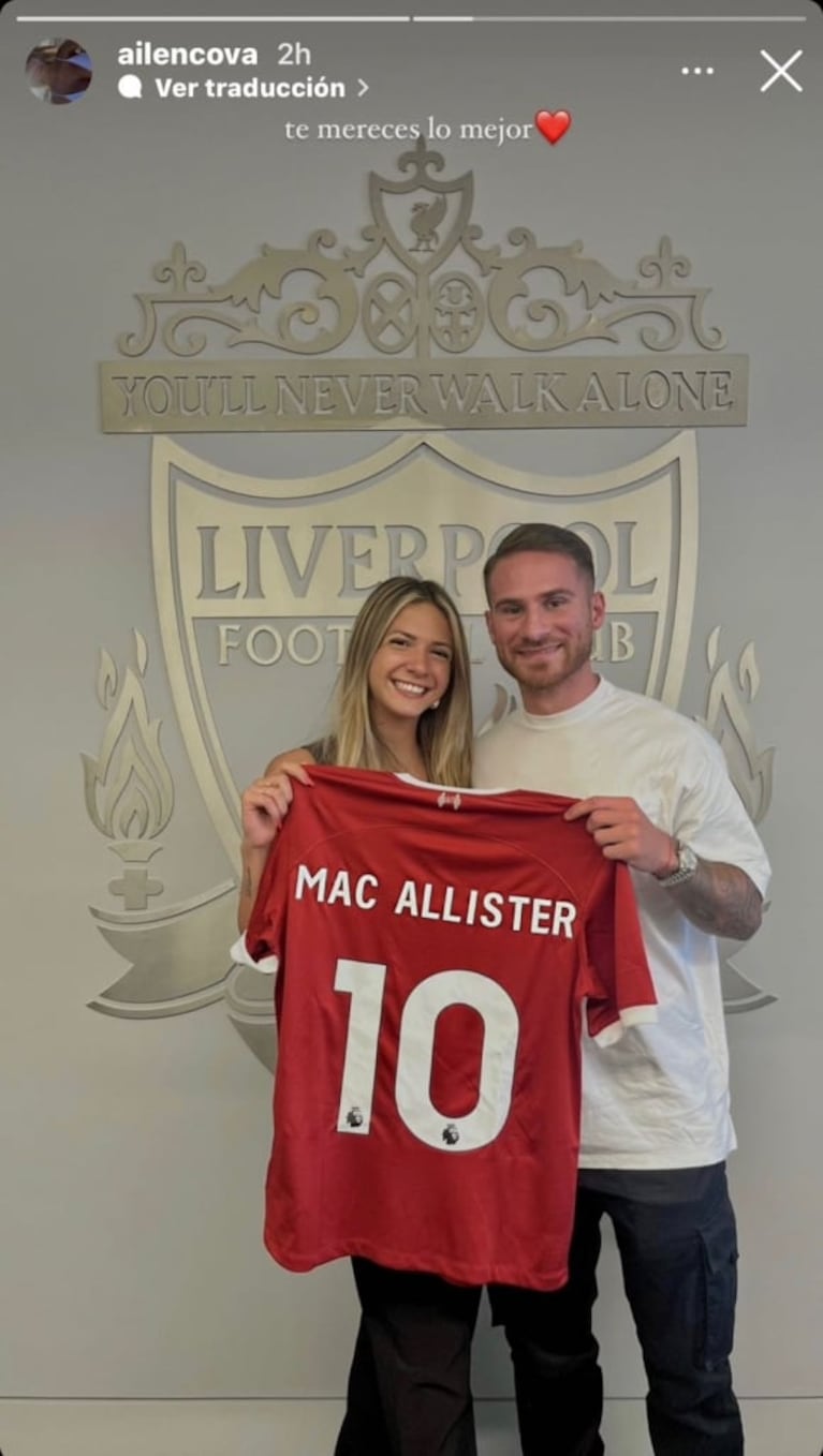 Alexis Mac Allister firmó con Liverpool y se mostró con Ailén Cova ante todo el mundo