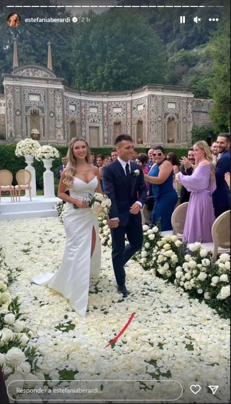 Alexis Mac Allister fue con su nueva novia al casamiento de Lautaro Martínez y Agustina Gandolfo