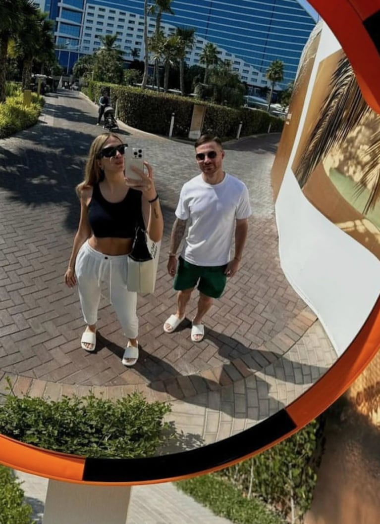 Alexis Mac Allister y Ailén Cova, románticos en Dubai: las fotos de sus lujosas vacaciones