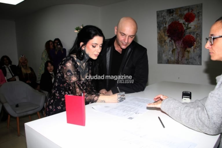 Alexis Puig se casó por civil con Luciana Méndez: las fotos de la íntima celebración