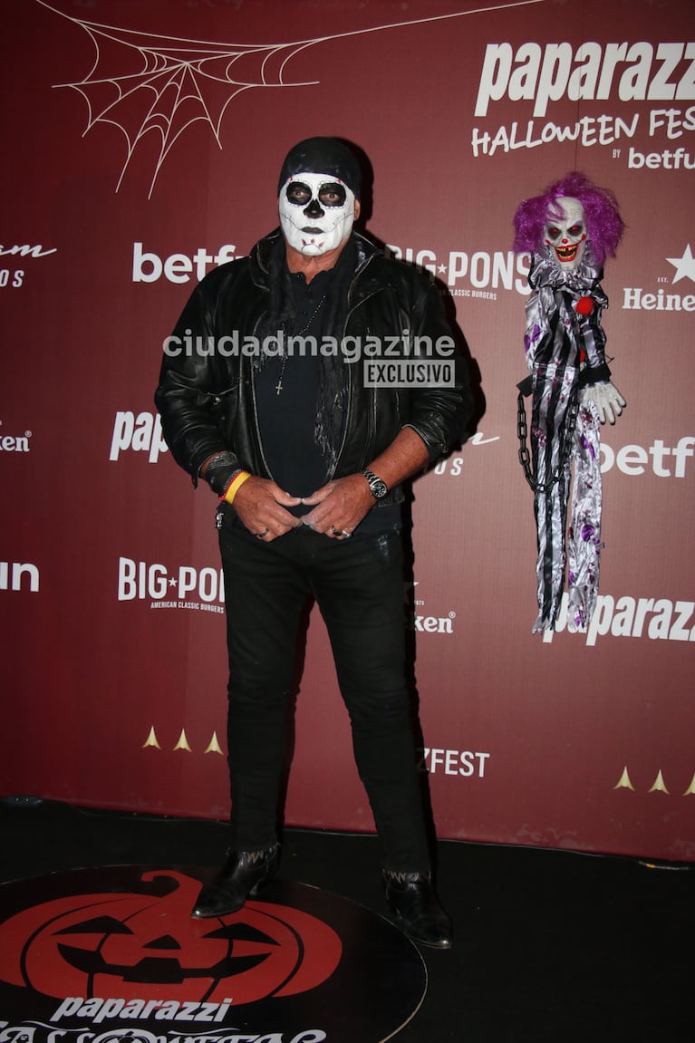 Alfa disfrazado en la noche de Halloween (Foto: Movilpress).