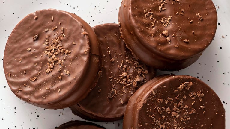 Alfajor de chocolate casero, la receta con doble relleno que no falla. Foto: Freepik