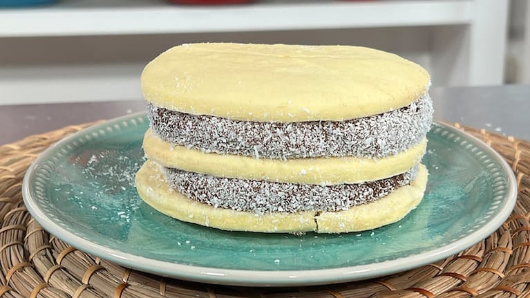 Alfajor de maicena gigante, una receta para compartir. Foto: Cucinare TV