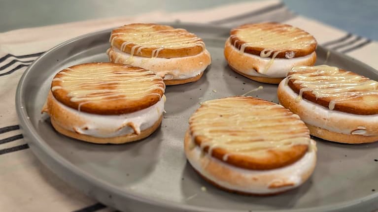 Alfajores de lemon pie, una reversión a puro sabor del clásico postre. Foto: Cucinare TV