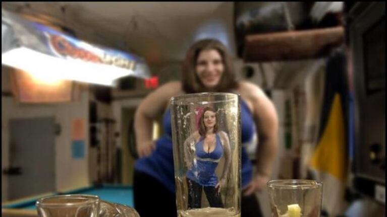 Algunos tragos de alcohol ayudan a que las mujeres parezcan más bellas  