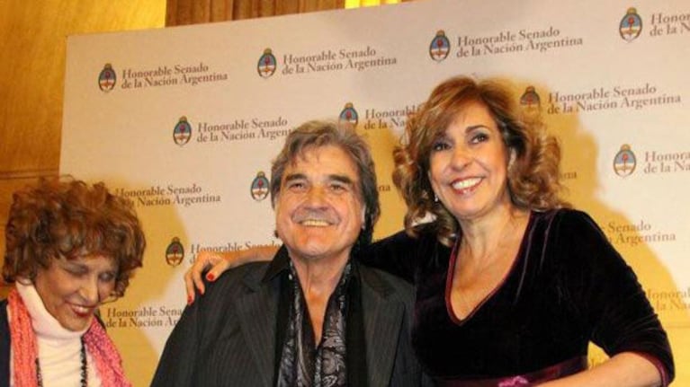 Alicia Zanca junto a Lito Cruz y Georgina Barbarossa en los Premios Podestá (Foto: Facebook).