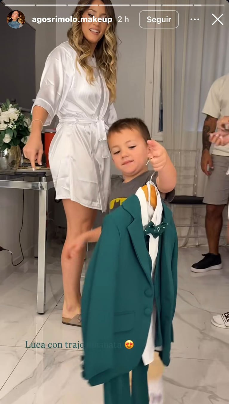 Allegra Cubero entró a su fiesta de 15 de la mano de su hermanito, Luca, con quien tuvo un look engamado (Foto: Instagram).