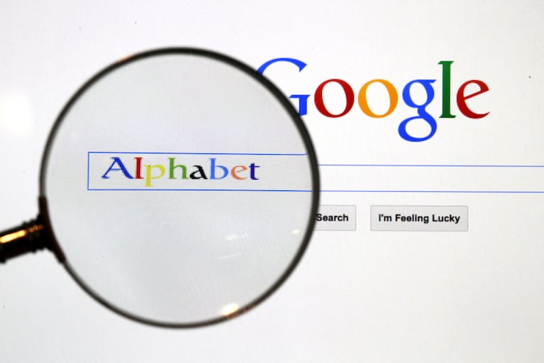 Alphabet ha iniciado acciones legales contra un grupo de delincuentes cibernéticos responsables de introducir aplicaciones falsas de criptomonedas en la tienda Google Play Store.


