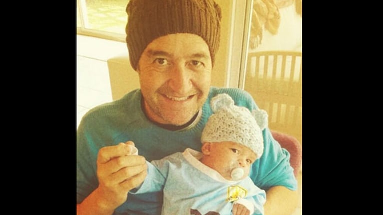 Alvaro Navia y Benicio viendo a Uruguay en el Mundial (Foto: Twitter)