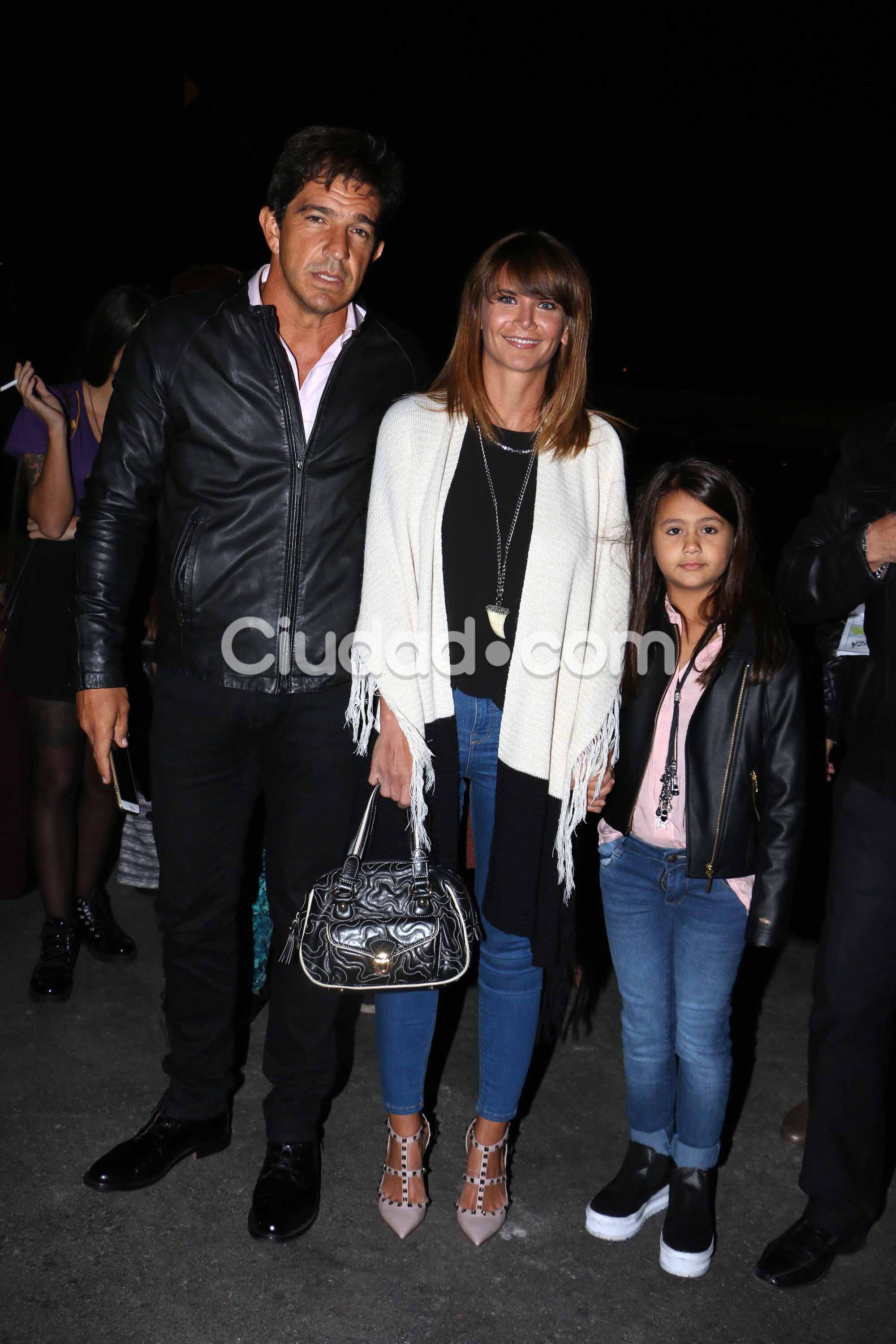 Amalia Granata junto a su hija Uma y su novio Leonardo Squarzon (Fotos: Movilpress).  