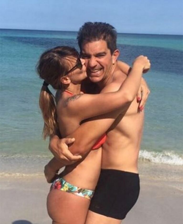 Amalia Granata lució su figura a cuatro meses de ser mamá: lomazo y mimos con Squarzon en la playa