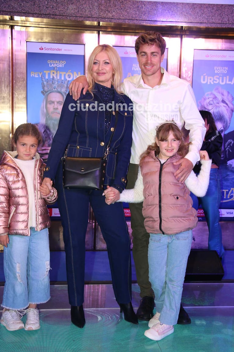 Amalia "Yuyito" González y familia (Foto: Movilpress)