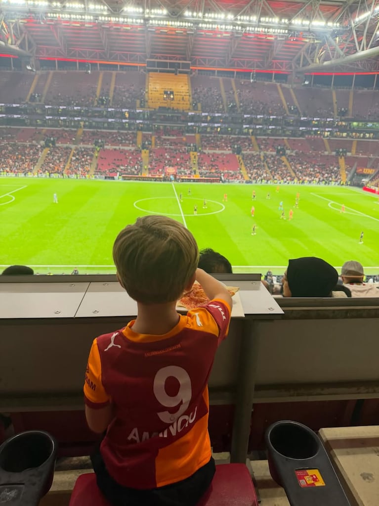 Amancio Vicuña con la casaca del Galatasaray. Foto: Instagram sangrejaponesa