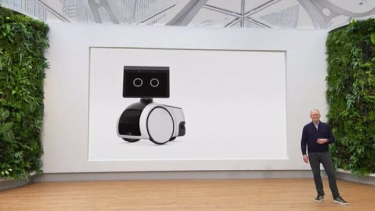 Amazon quiere llevar los robots a los hogares con el robot autónomo con cámara Astro