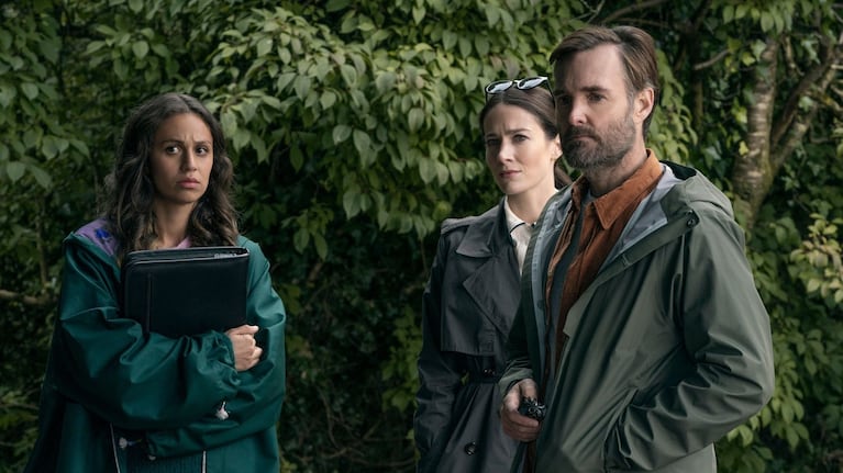 Ambientada en un pueblo de Irlanda, la historia sigue a un grupo de podcasters.