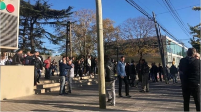 Amenaza de bomba en Telefe: evacuaron el edificio