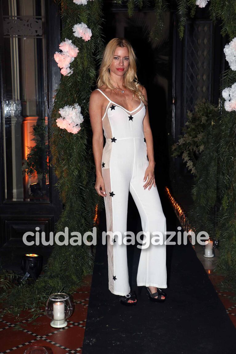  ¡Amor de festejo! El romántico cumpleaños de Nicole junto a Facundo Moyano: besos, invitados famosos ¡y un baúl repleto de regalos! (Fotos: Movilpress)