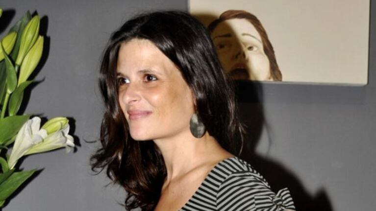 Ana Celentano, embarazadísima en la muestra de Lupe (Foto: Jennifer Rubio).