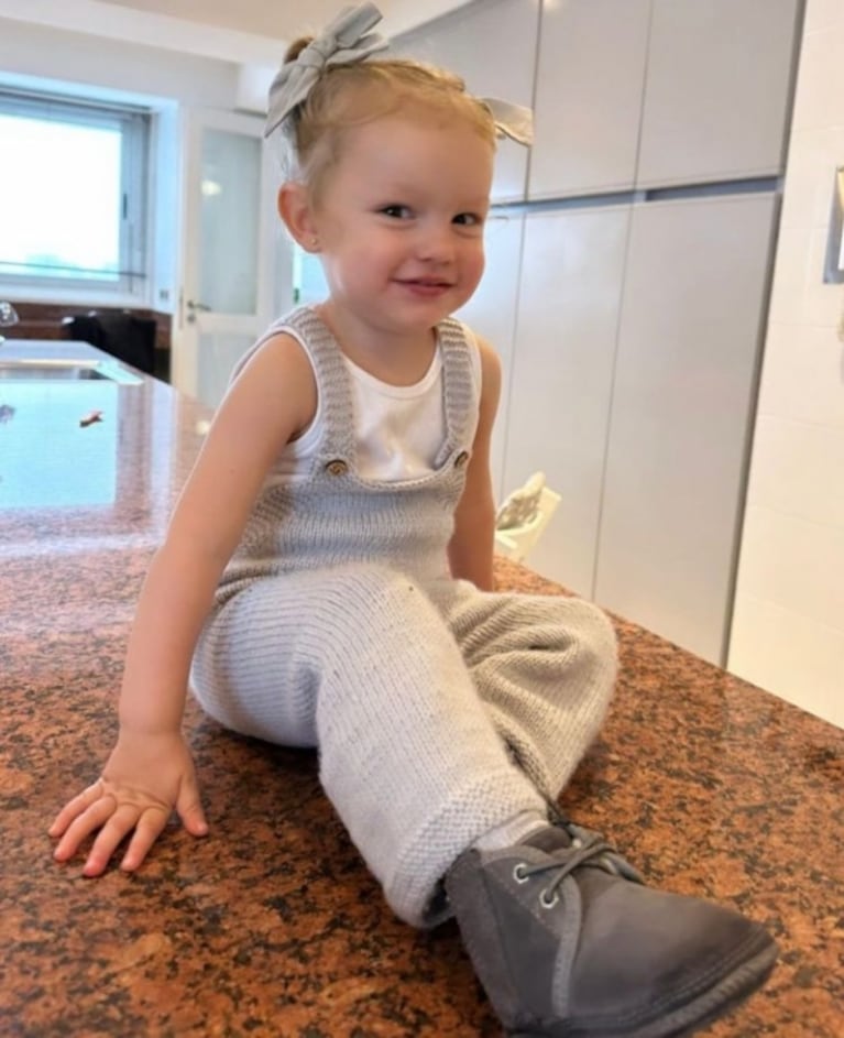 Ana García Moritán, la hija de Pampita, impuso tendencia con sus looks otoñales 