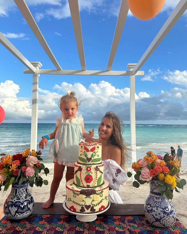 Ana García Moritán y Pampita en el festejo de cumpleaños de la modelo. (Foto: Instagram/@anagarciamoritan)