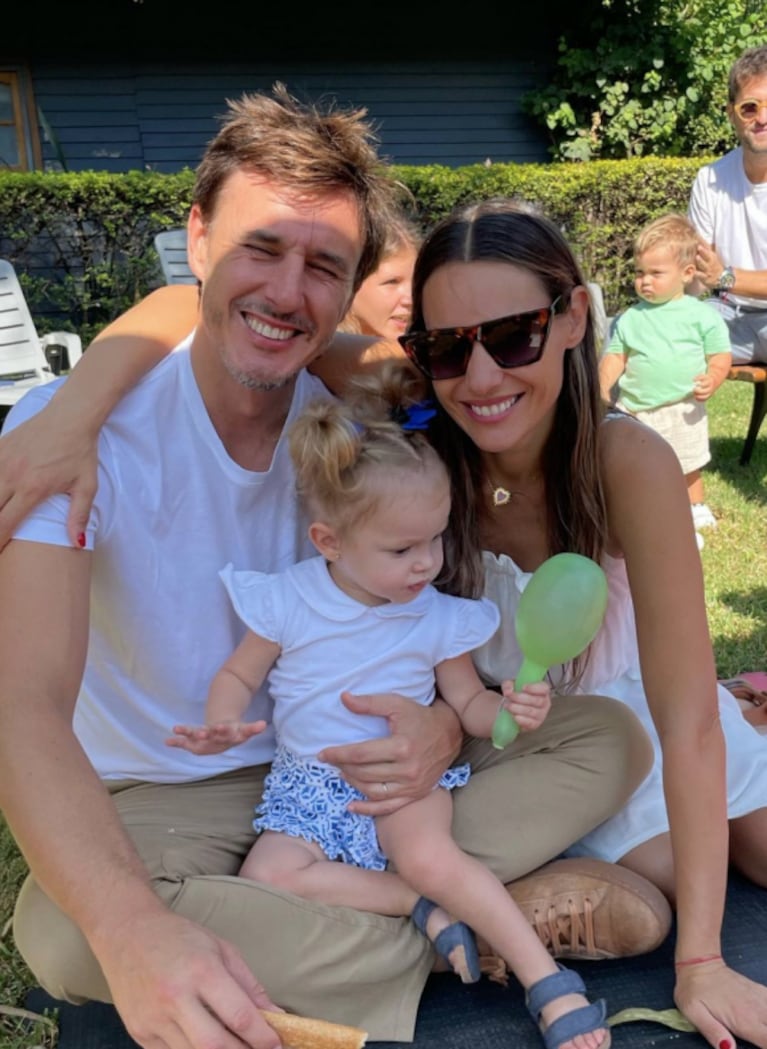 Ana, la hija de Pampita y Roberto García Moritán, ya empezó el jardín: las fotos del significativo momento