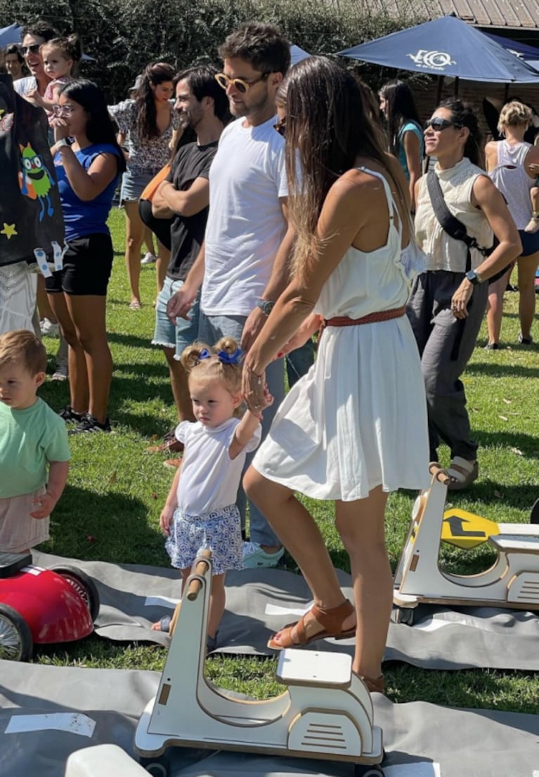 Ana, la hija de Pampita y Roberto García Moritán, ya empezó el jardín: las fotos del significativo momento