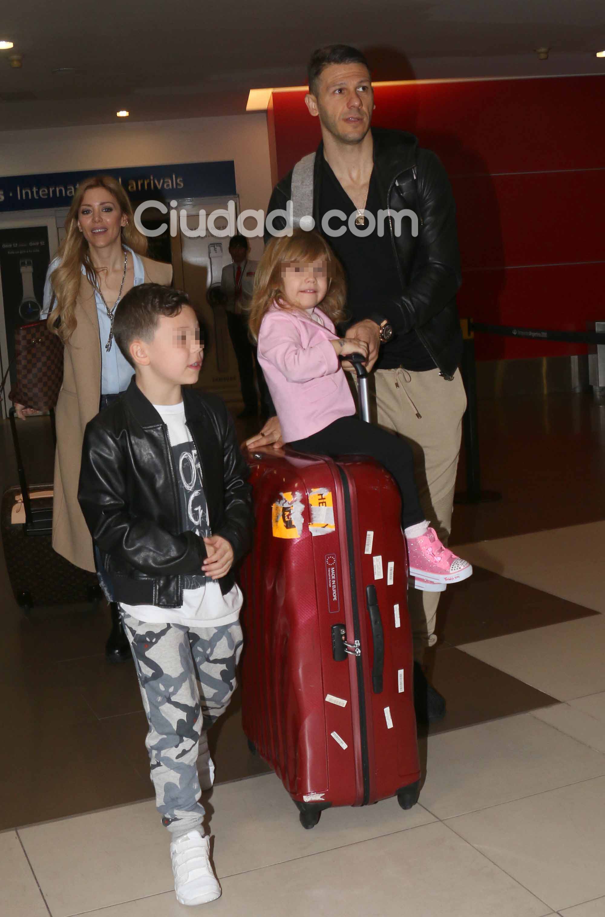 Anderson y Demichelis con Bastian y Lola. Foto: Movilpress-Ciudad.com.