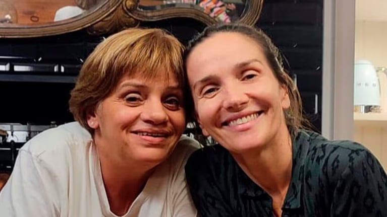 Andrea Casamento junto a Natalia Oreiro, quien en la ficción la interpretó.