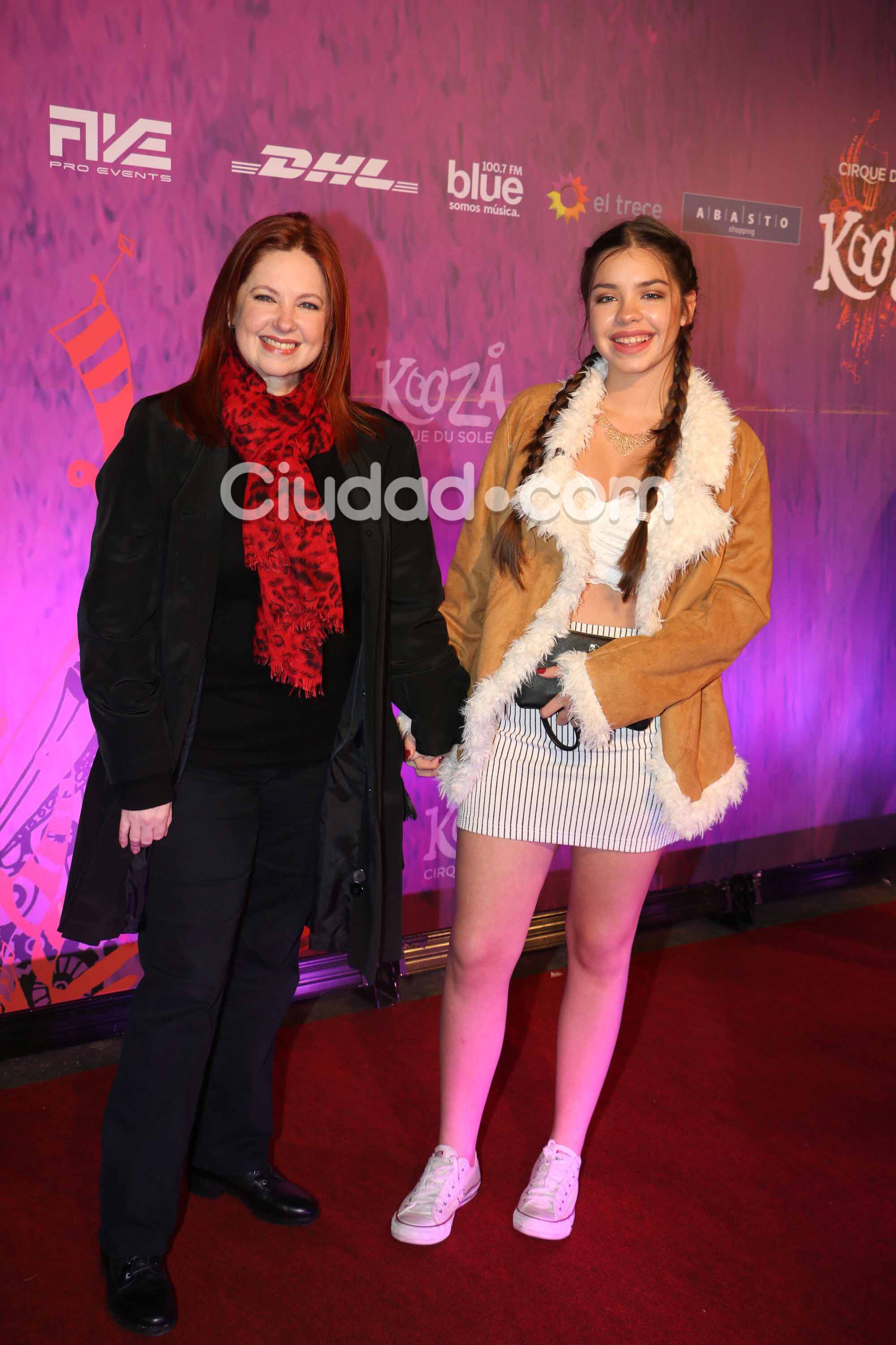 Andrea del Boca disfrutó del espectáculo con su hija (Fotos: Movilpress).  