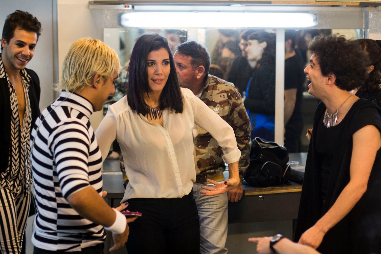 Andrea Rincón y Ale Sergi, en el backstage. (Foto: prensa Kocawa)