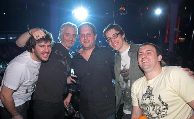 Andy Kusnetzoff y Nicolas “Cayetano” Cajg en una edición de la Fiesta Da para darse. (Foto: Perros)