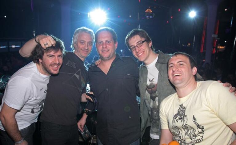 Andy Kusnetzoff y Nicolas “Cayetano” Cajg en una edición de la Fiesta Da para darse. (Foto: Perros)