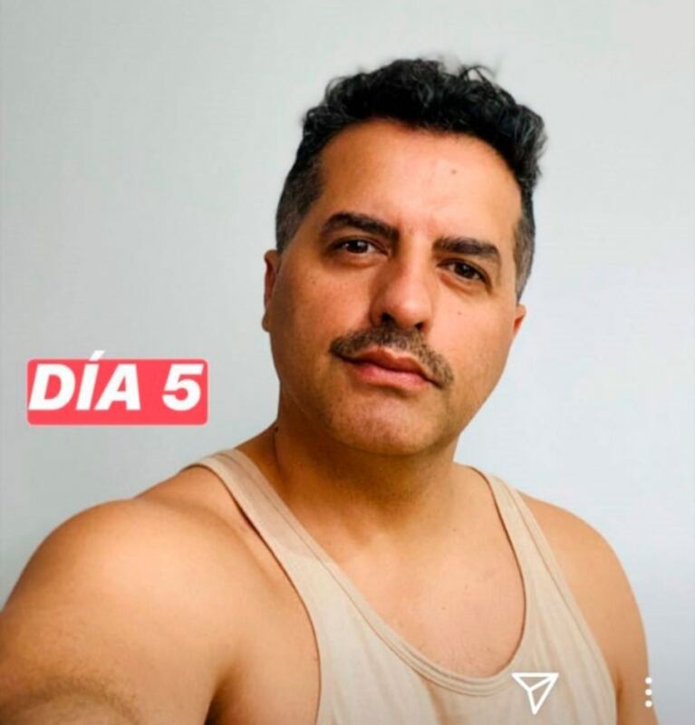 Ángel de Brito cambió de look en plena cuarentena por el coronavirus: "Día 5"