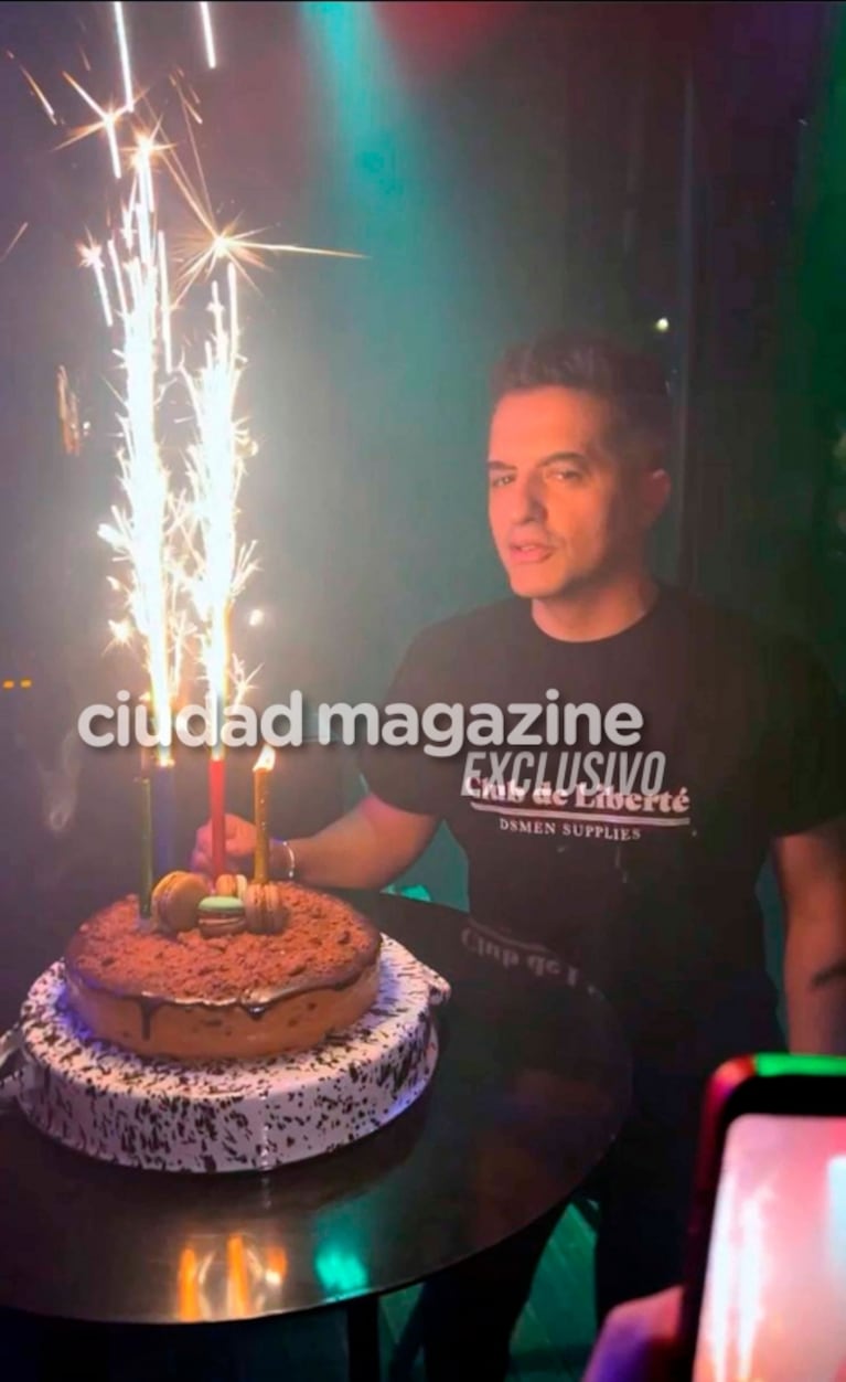 Ángel de Brito festejó su cumpleaños: fotos exclusivas e intimidad de la noche