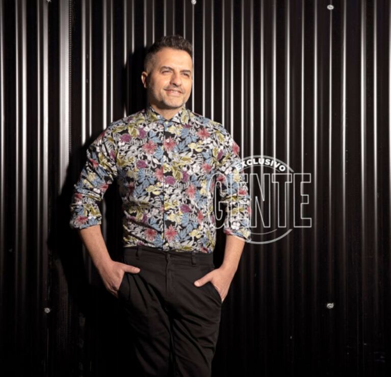 Ángel de Brito posó súper canchero y seductor en la producción para Gente: "Me divierte ser indescifrable"