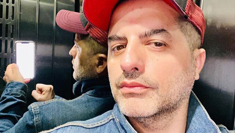 Ángel se hartó de leer a los famosos en Twitter.