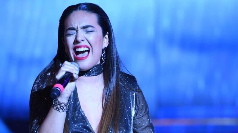 Ángela Leiva maravilla con su voz.
