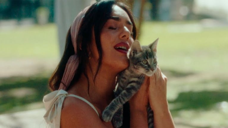 Ángela Leiva presenta “Gato” y anuncia el sold out de su Movistar Arena (prensa)
