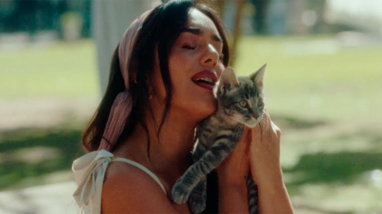 Ángela Leiva presenta “Gato” y anuncia el sold out de su Movistar Arena (prensa)