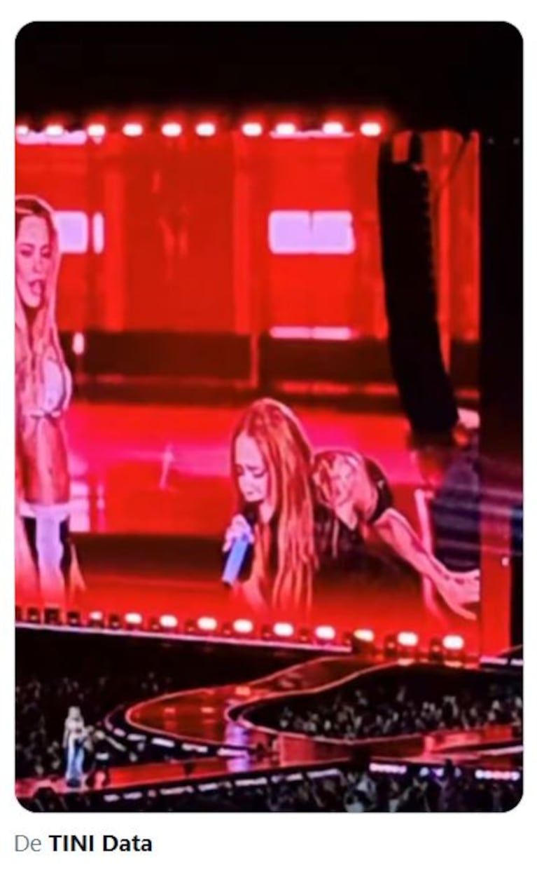 Ángela Torres cantó en el show de Tini Stoessel en Córdoba el último viernes (Foto: X/@tinidata)