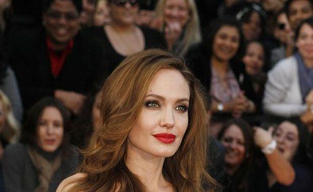 Angelina Jolie, hermosa en Versace (Foto: oscar.go.com). 