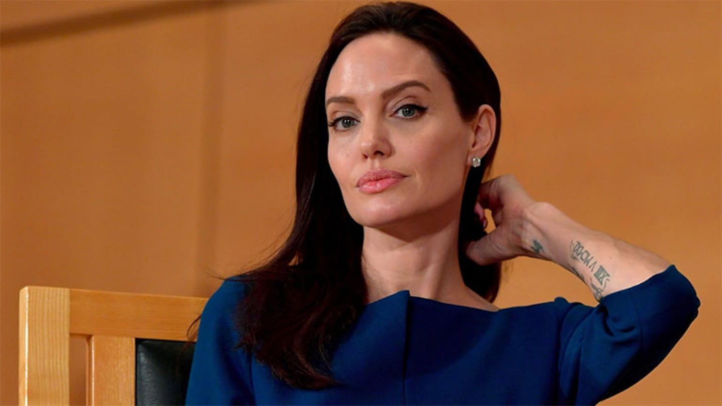 Angelina Jolie quiere "una nueva relación" con su padre