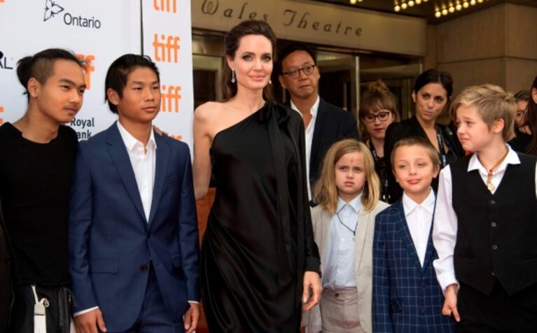 Angelina Jolie reveló que dos de sus hijas tuvieron que ser operadas en las últimas semanas