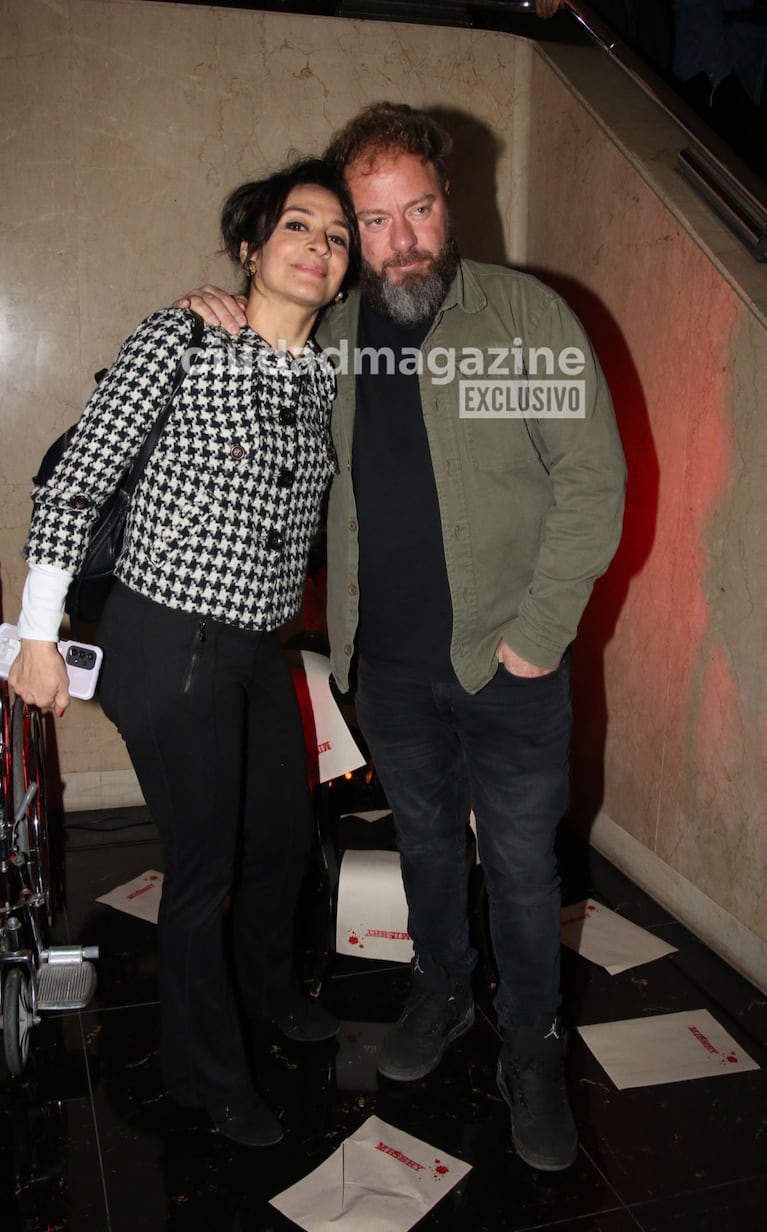 Anita Martínez con Denis Yara en la función de prensa de Misery. (Foto: Movilpress)