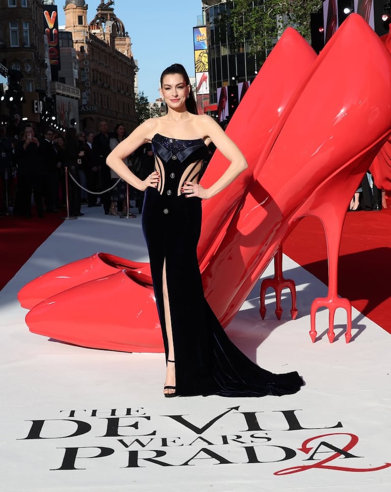 Anne Hathaway en la premiere de El Diablo Viste a la Moda 2 en Londres (Foto: Instagram/@quiencom).