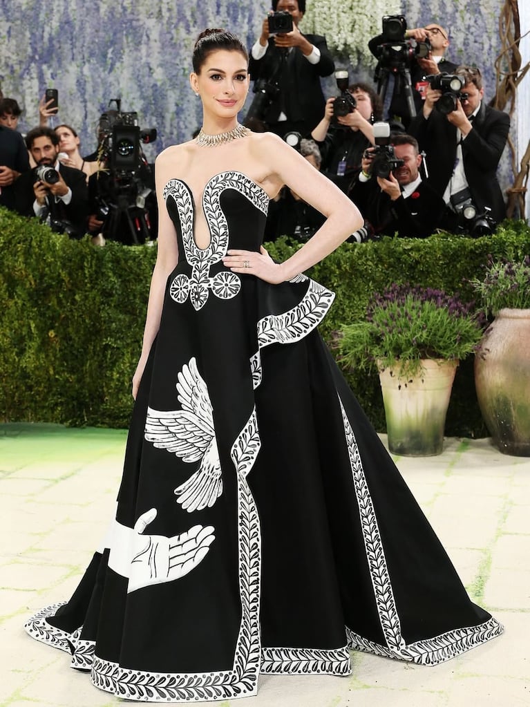 Anne Hathaway (Foto: Instagram @metgalaofficial_)