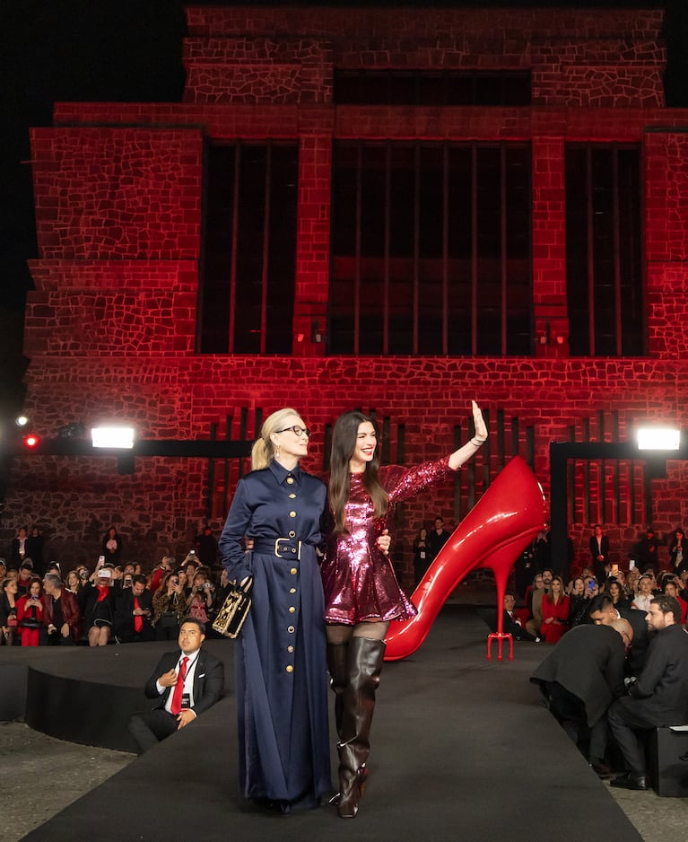 Anne Hathaway y Meryl Streep en el Museo Anahuacalli en el marco del estreno'The Devil Wears Prada 2 (Foto: Angel Delgado/Getty Images for Disney)