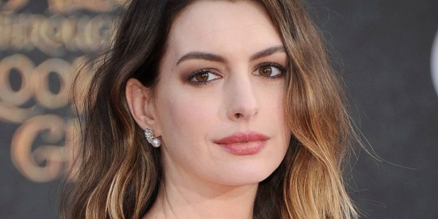 Anne Hathaway y su nuevo papel real como “mamá osa”